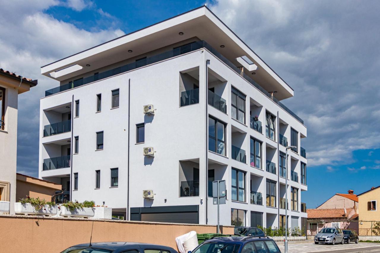 Apartment M****, New City Apartment + Parking Pula Exteriör bild