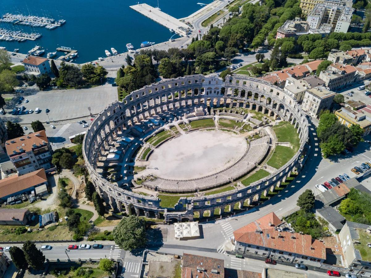 Apartment M****, New City Apartment + Parking Pula Exteriör bild