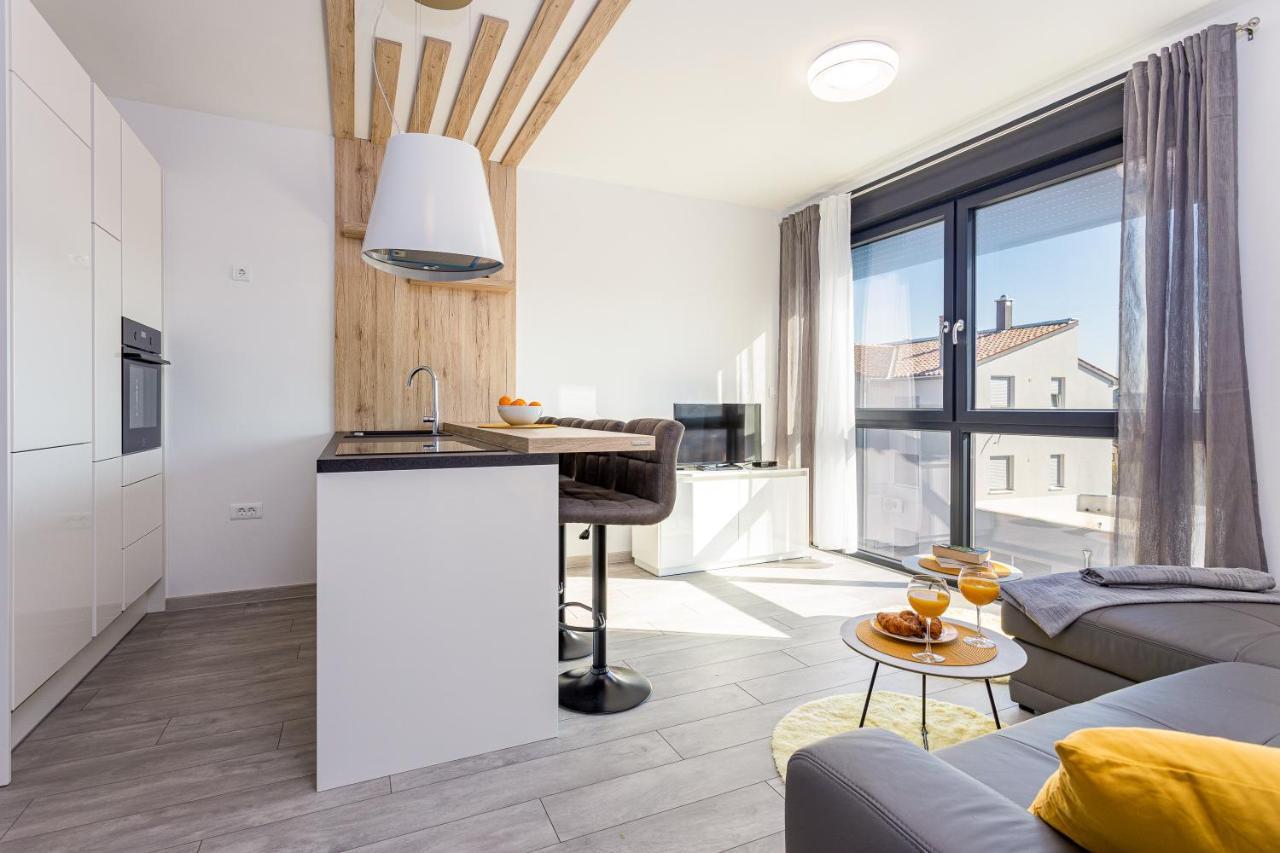 Apartment M****, New City Apartment + Parking Pula Exteriör bild
